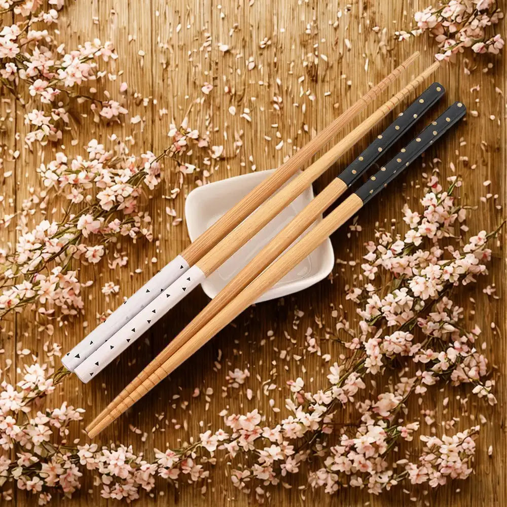Baguettes chinoises en bois - noir et blanc graphiques