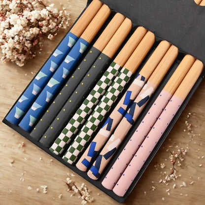 Baguettes chinoises en bois - multicolores modernes