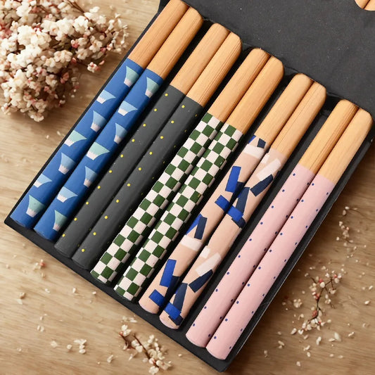 Baguettes chinoises en bois - multicolores modernes
